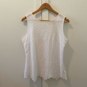 Nougat London tank. Well-constructed. Like new.